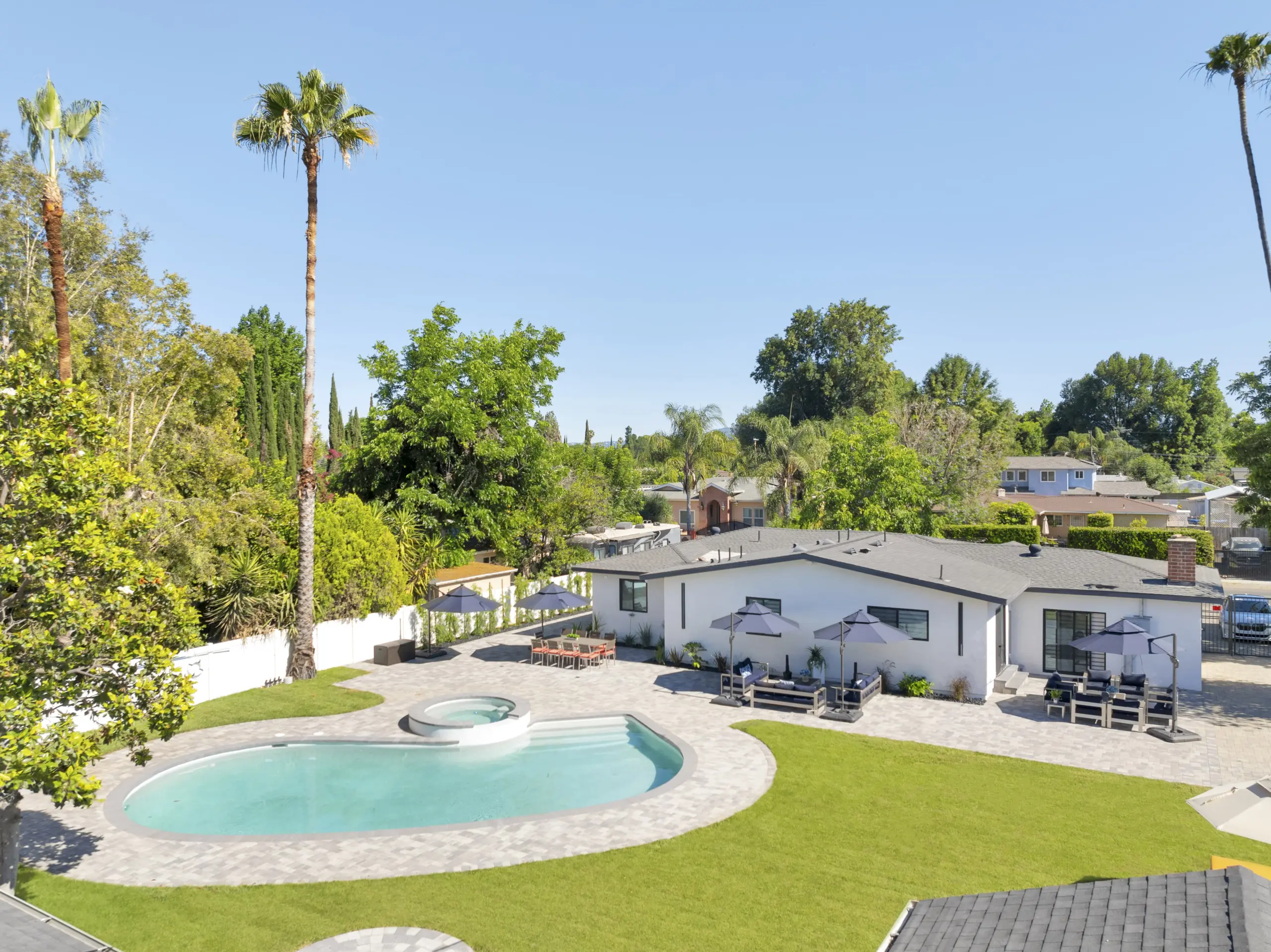 Peaceful outdoor space at Deluxe Treatment Center, designed for reflection and holistic recovery